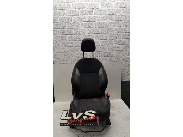 Peugeot 2008 Seat, right