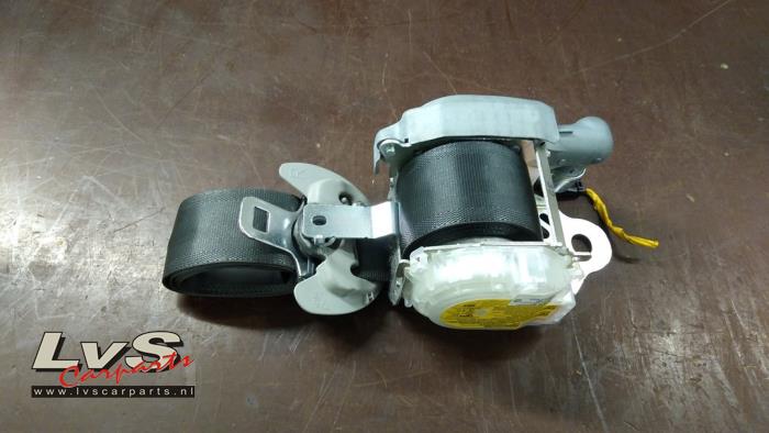 Hyundai I30 Seatbelt tensioner, right