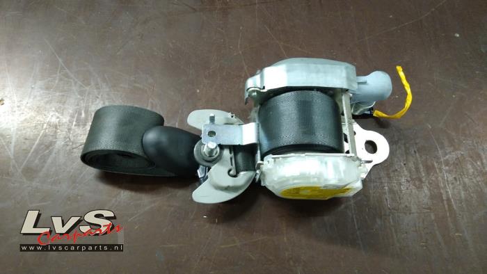 Hyundai I30 Seatbelt tensioner, left