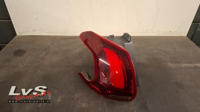 Peugeot 2008 Achterlicht links