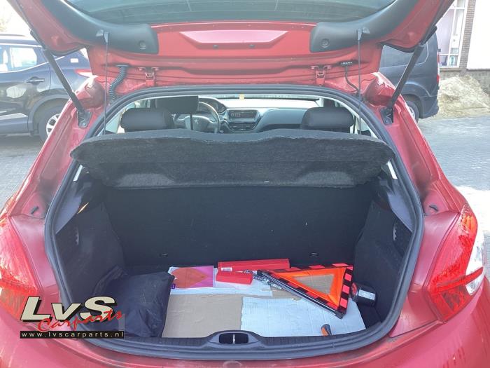 Peugeot 208 Parcel shelf