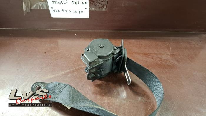Nissan Qashqai Rear seatbelt, left