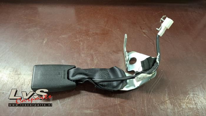 Nissan Qashqai Rear seatbelt buckle, left