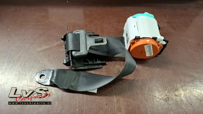 Nissan Qashqai Rear seatbelt, centre