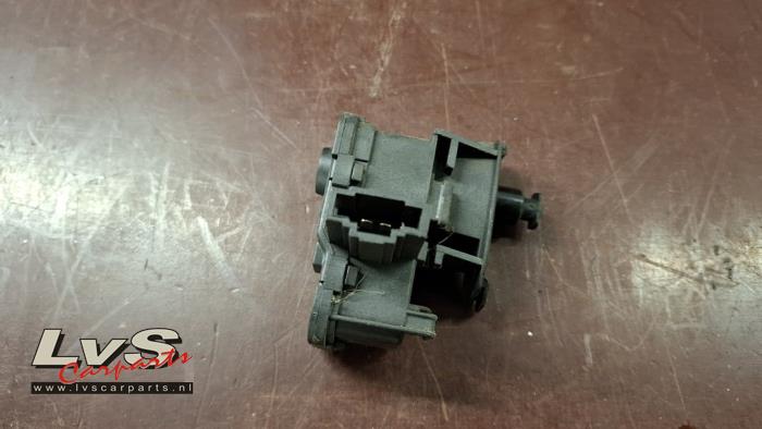 Skoda Fabia Moteur de verrouillage clapet réservoir