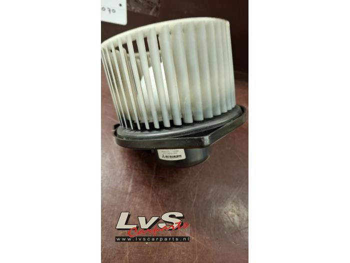 Mitsubishi Outlander Heating and ventilation fan motor