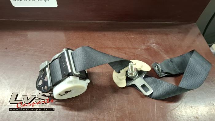 Mitsubishi Outlander Rear seatbelt, left