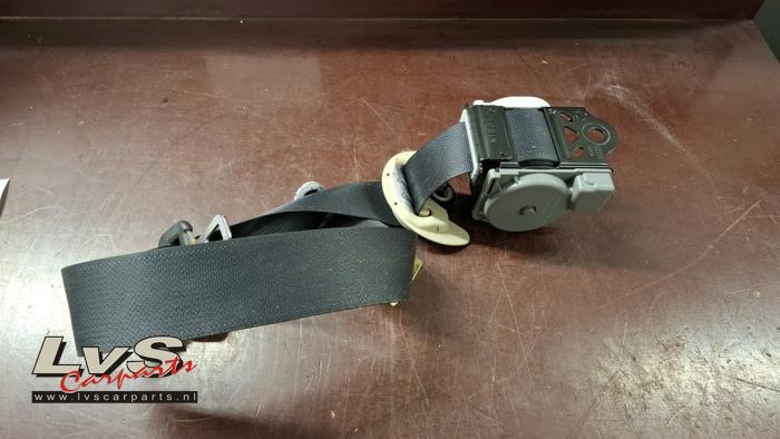 Mitsubishi Outlander Rear seatbelt, right