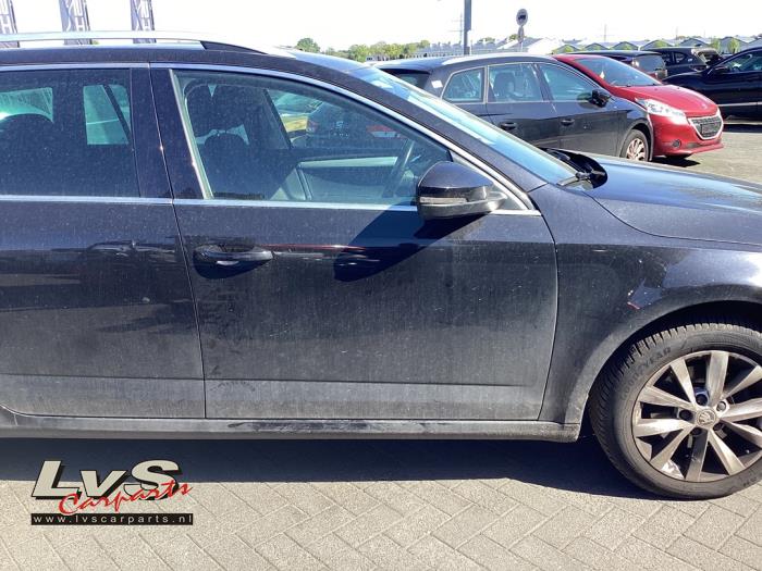Skoda Octavia Portière 4portes avant droite