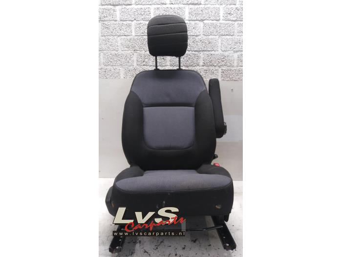 Opel Vivaro Seat, right