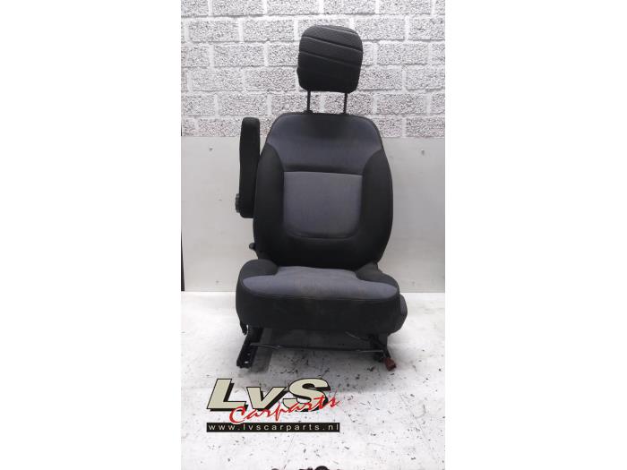 Opel Vivaro Seat, left