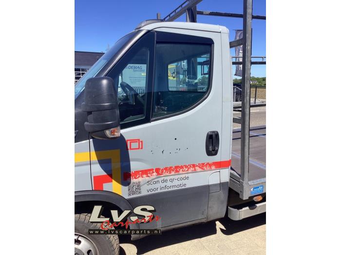 Iveco New Daily Portier 2Deurs links