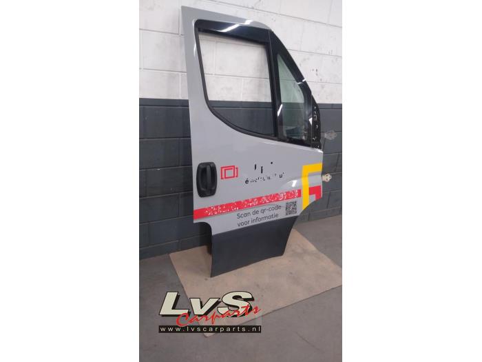 Iveco New Daily Door 2-door, right