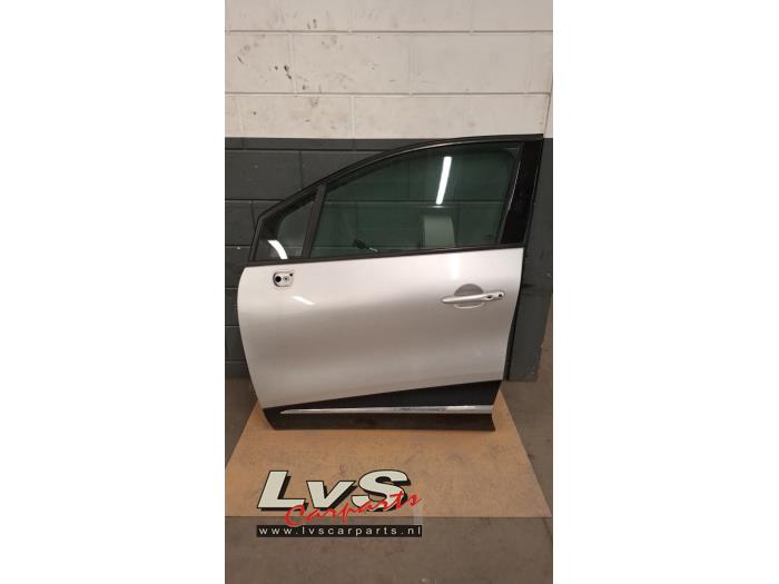Renault Captur Portier 4Deurs links-voor