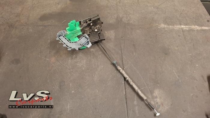 Hyundai I30 Door lock mechanism 4-door, front left