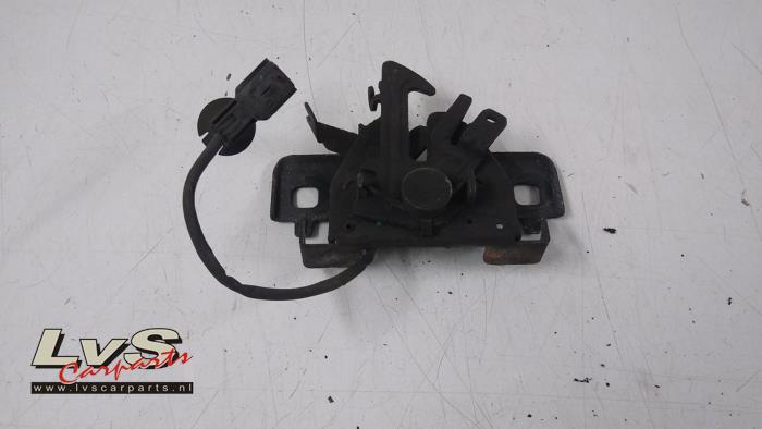 Opel Vivaro Bonnet lock mechanism