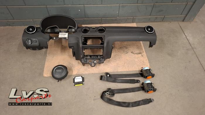 Audi A1 Airbag-Set + Armaturenbrett