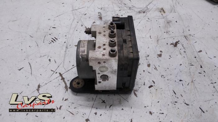 Volkswagen Golf ABS pump