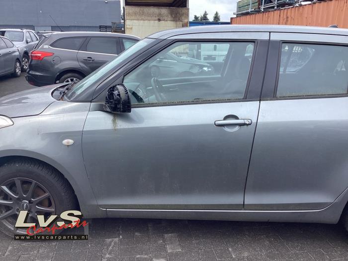 Suzuki Swift Door 4-door, front left