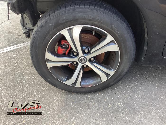 Nissan Pulsar Velgen set + banden