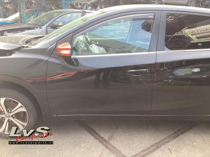 Nissan Pulsar Portier 4Deurs links-voor