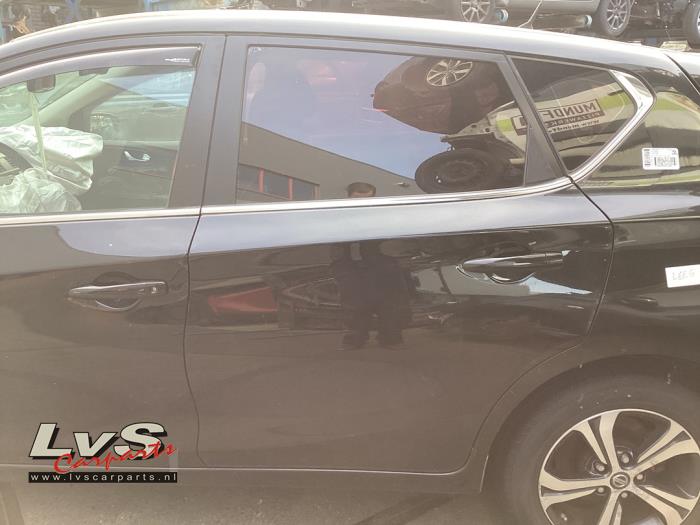 Nissan Pulsar Portier 4Deurs links-achter