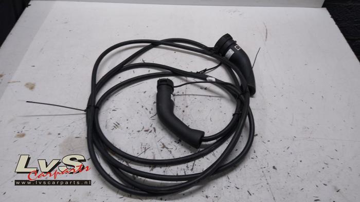 Opel Astra Hybrid charging cable