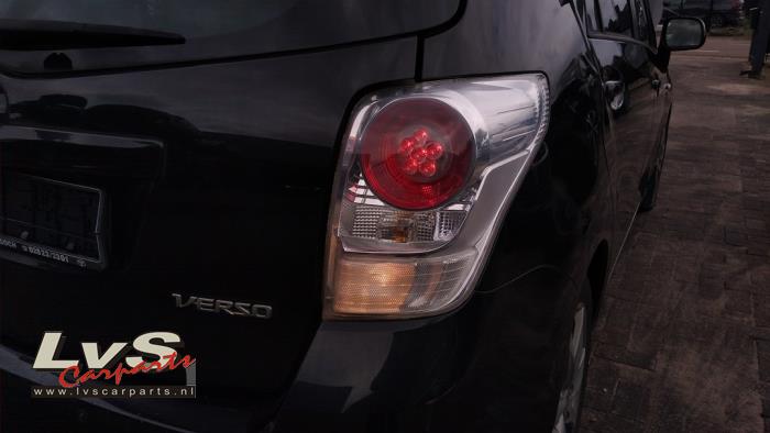 Toyota Verso Feu arrière droit