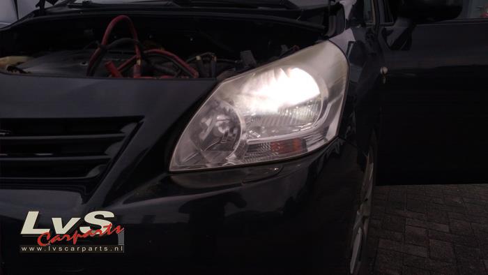 Toyota Verso Phare gauche