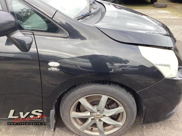 Toyota Verso Aile avant droite