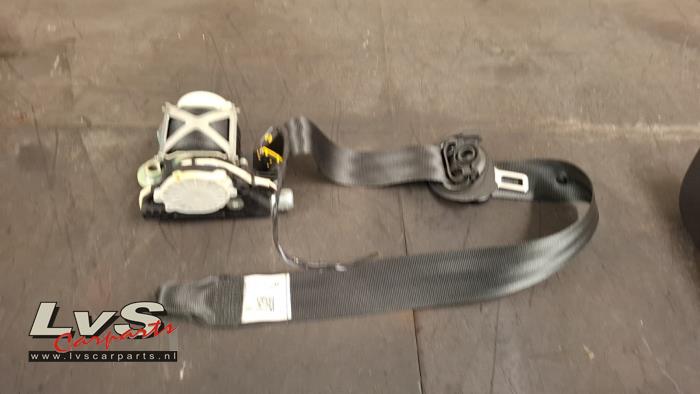 Volkswagen Polo Tendeur de ceinture droit