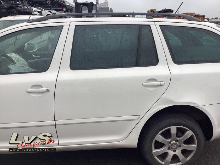 Skoda Octavia Rear door 4-door, left