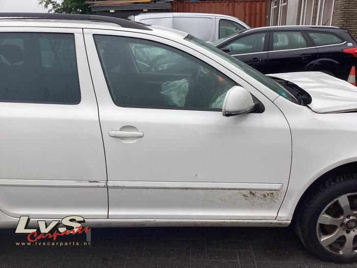 Skoda Octavia Front door 4-door, right