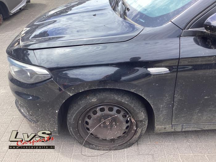 Fiat Tipo Aile avant gauche