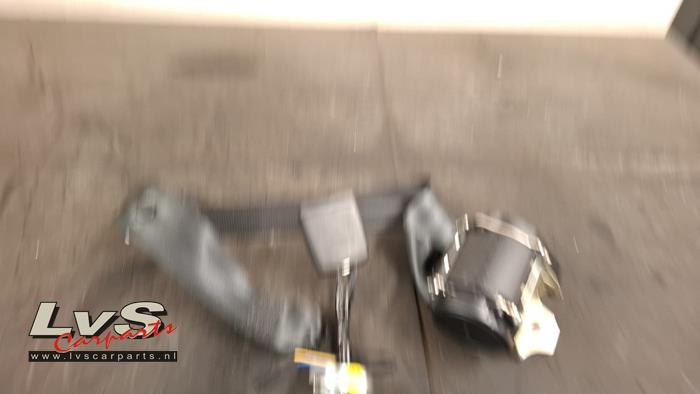 Skoda Fabia Rear seatbelt, centre