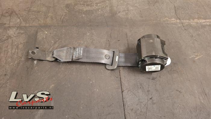 Hyundai I20 Rear seatbelt, centre