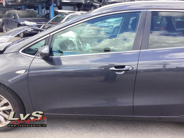 Kia Ceed Door 4-door, front left