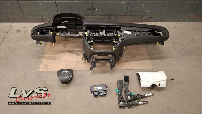 Opel Corsa Airbag set + dashboard