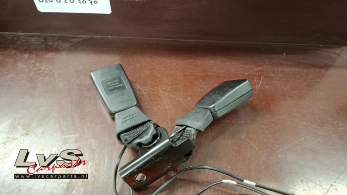 Citroen C4 Cactus Rear seatbelt buckle, centre