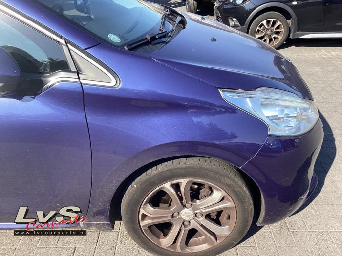 Peugeot 208 Aile avant droite