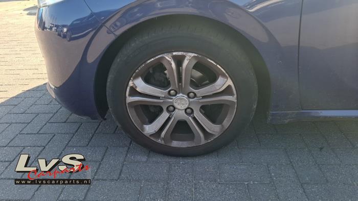 Peugeot 208 Kit jantes + pneumatiques