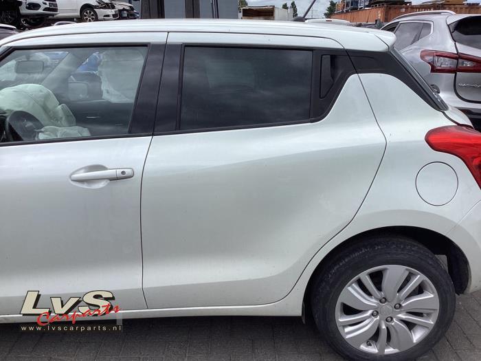 Suzuki Swift Tür 4-türig links hinten