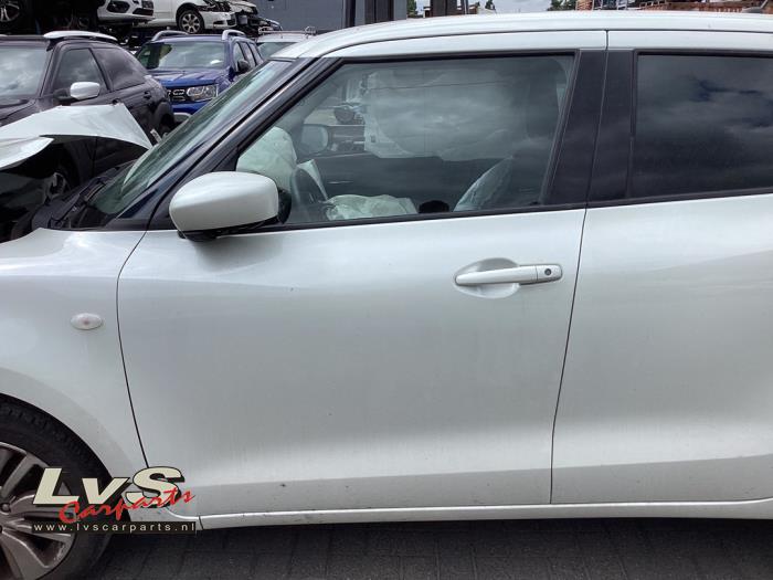 Suzuki Swift Tür 4-türig links vorne
