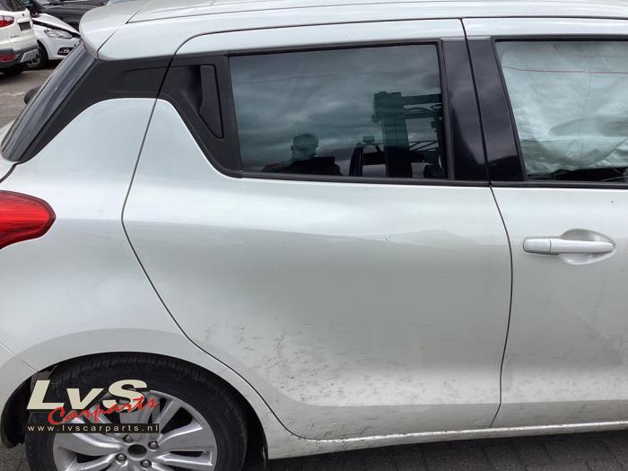 Suzuki Swift Tür 4-türig rechts hinten