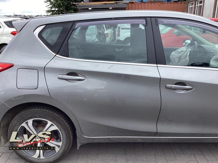 Nissan Pulsar Portier 4Deurs rechts-achter