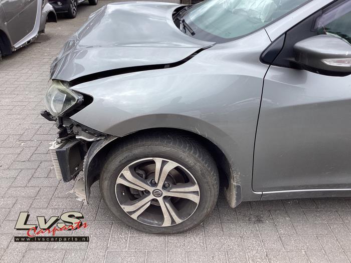 Nissan Pulsar Scherm links-voor