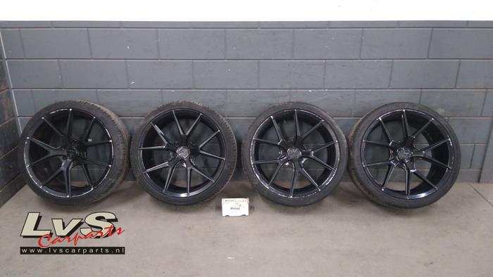 Ford Usa Mustang Set of wheels + tyres