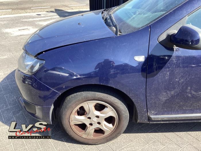 Dacia Logan Aile avant gauche