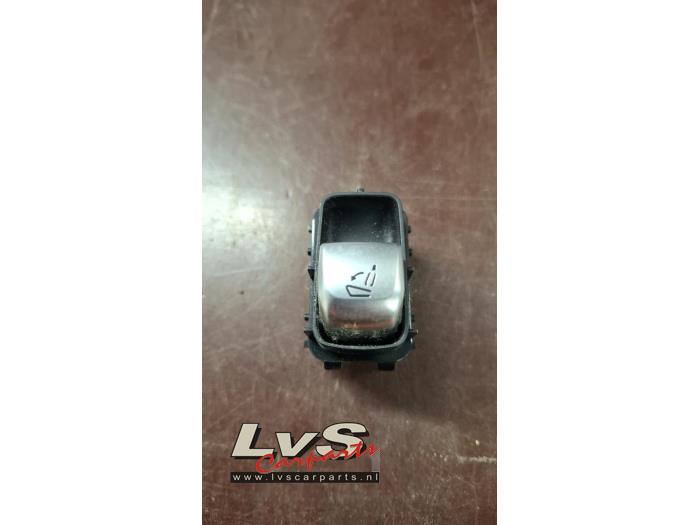 Mercedes C-Klasse Backrest release handle