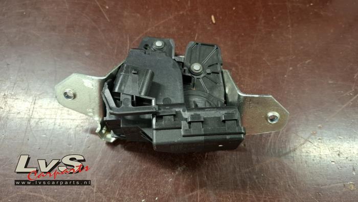 Mercedes C-Klasse Tailgate lock mechanism